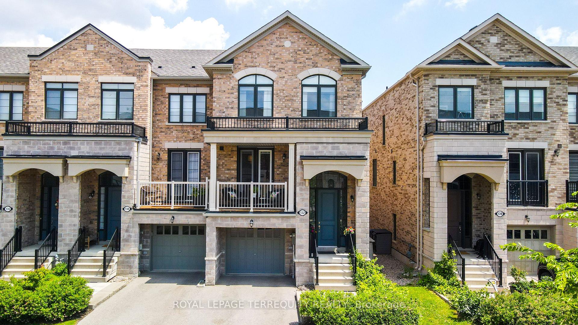 132 Thomas Fisher Drive 27, Toronto, ON M8Z 0E4