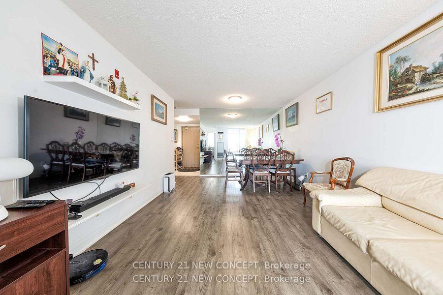 22 Southport Street 932, Toronto, ON M6S 4Y9